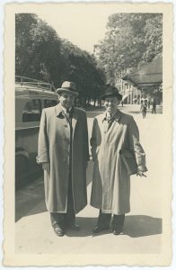 Josef Sauter (links) mit dem Verleger Schuler (Copyright: Privatarchiv)